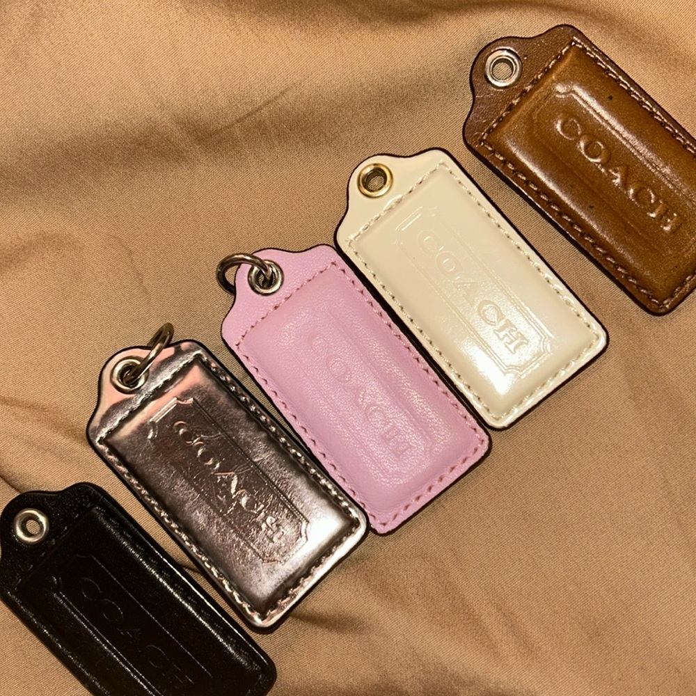 5/-2in inch Coach leather tags bundled🥰